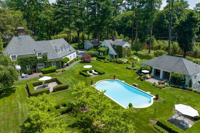 76 Brookville rd Muttontown NY